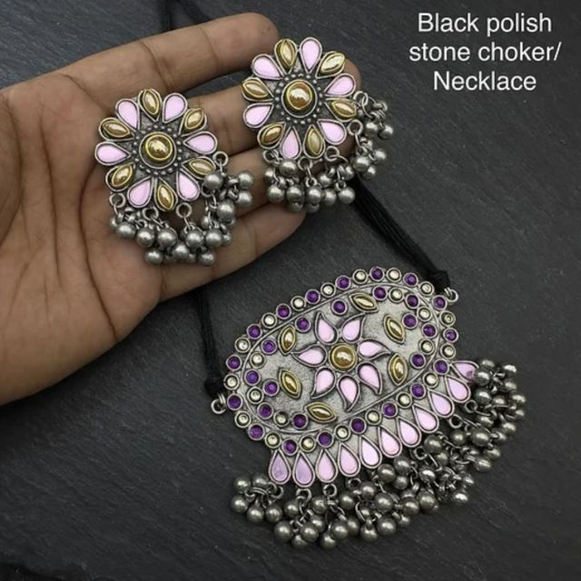 Black polish stone necklace