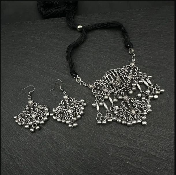 Oxidized choker with bird motif