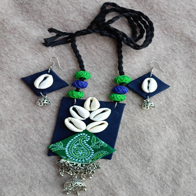 Handcrafted Boho-Chic Shell Necklace Set
